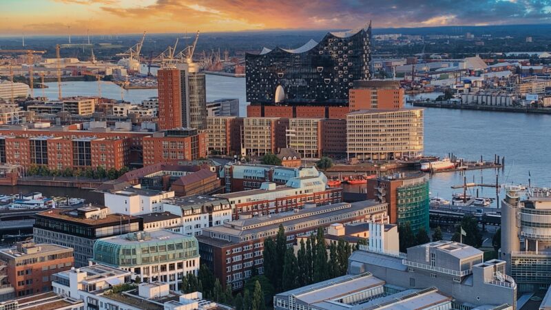 Panoramablick auf die Hansestadt Hamburg