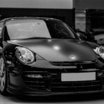 Ein schwarzer Porsche 911