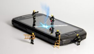 Mehr über den Artikel erfahren Bildschirm vom Handy schwarz – das kann man jetzt noch tun