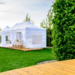 Weisses Zelt auf grünem Rasen für Gartenfest | mobile Heizgeräte